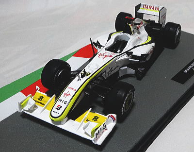昨日発売 バトン選手チャンピオン獲得のブラウンBGP001 F1マシン