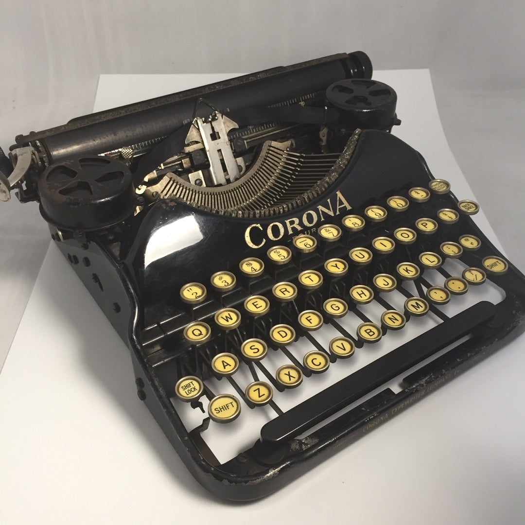 1924年製 アメリカCORONA FOUR アンティークタイプライターを修理しま
