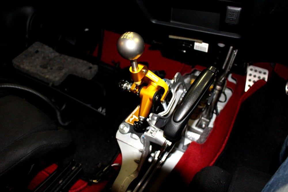 CIVIC FD2にハイブリッドレーシング製のクイックシフターの取り付けの