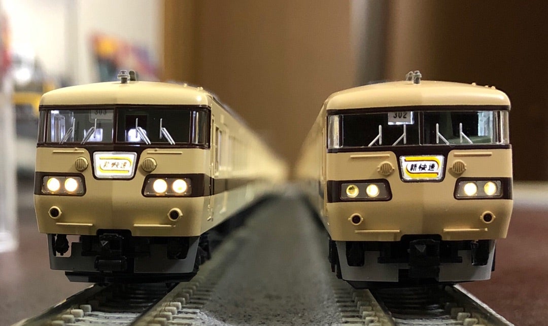 TOMIX 98696 “117-0系近郊電車〈新快速〉セット”入線。〜その3