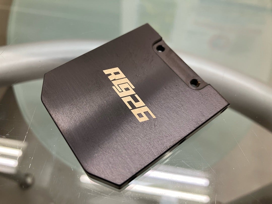 RC】”RDX用真鍮製HWトラクショントップデッキ(マットブラック)新発売