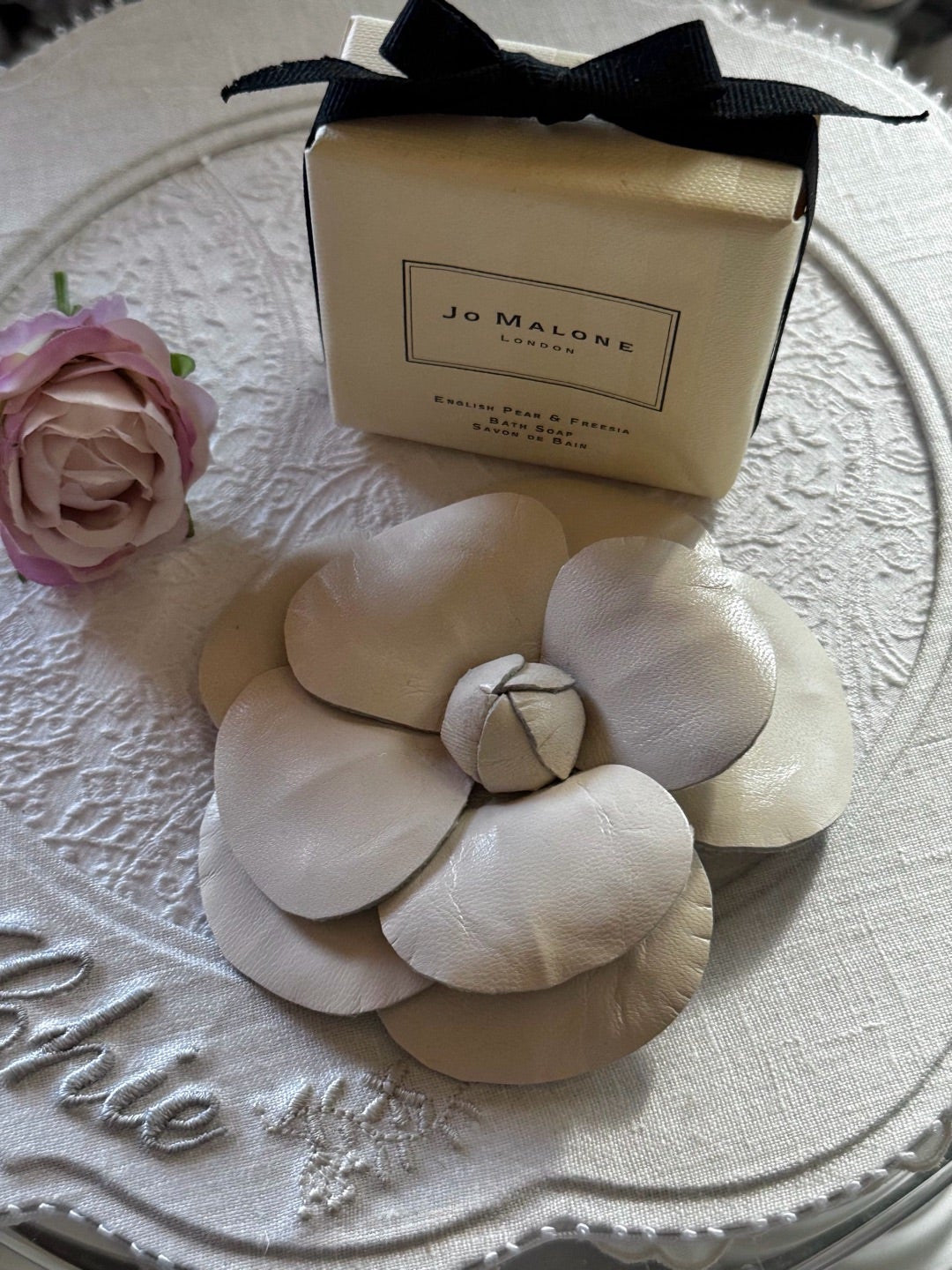 CHANEL風の大人可愛いカメリアコサージュがご自分で作れます | Harmony