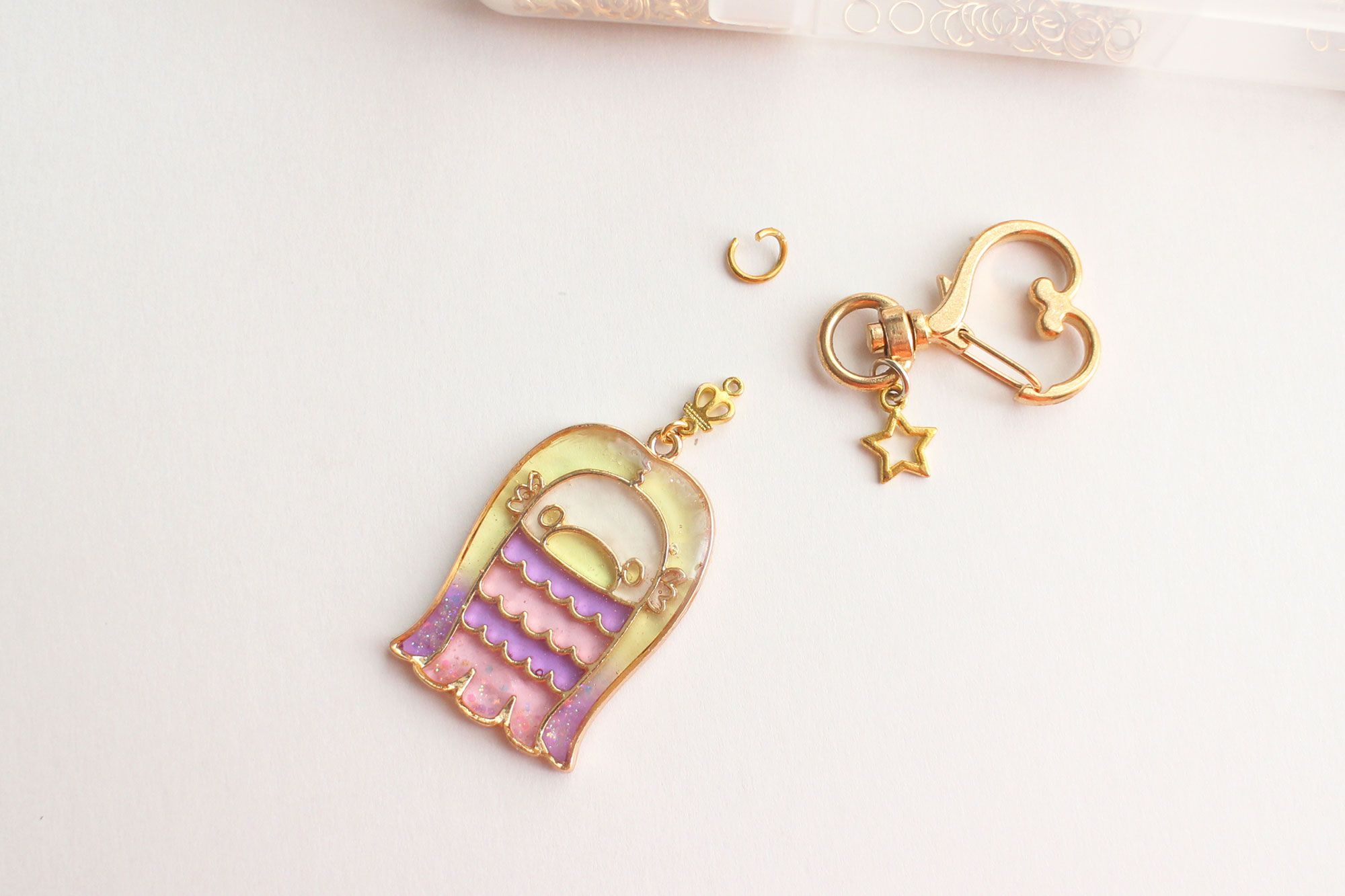 レジンで作るアマビエ様キーホルダーの作り方 | croccha