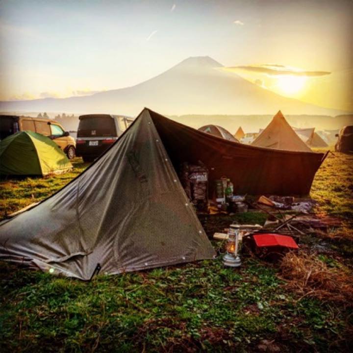 張り方いろいろ！アレンジ次第で自分だけのサイトを構築できる「軍幕