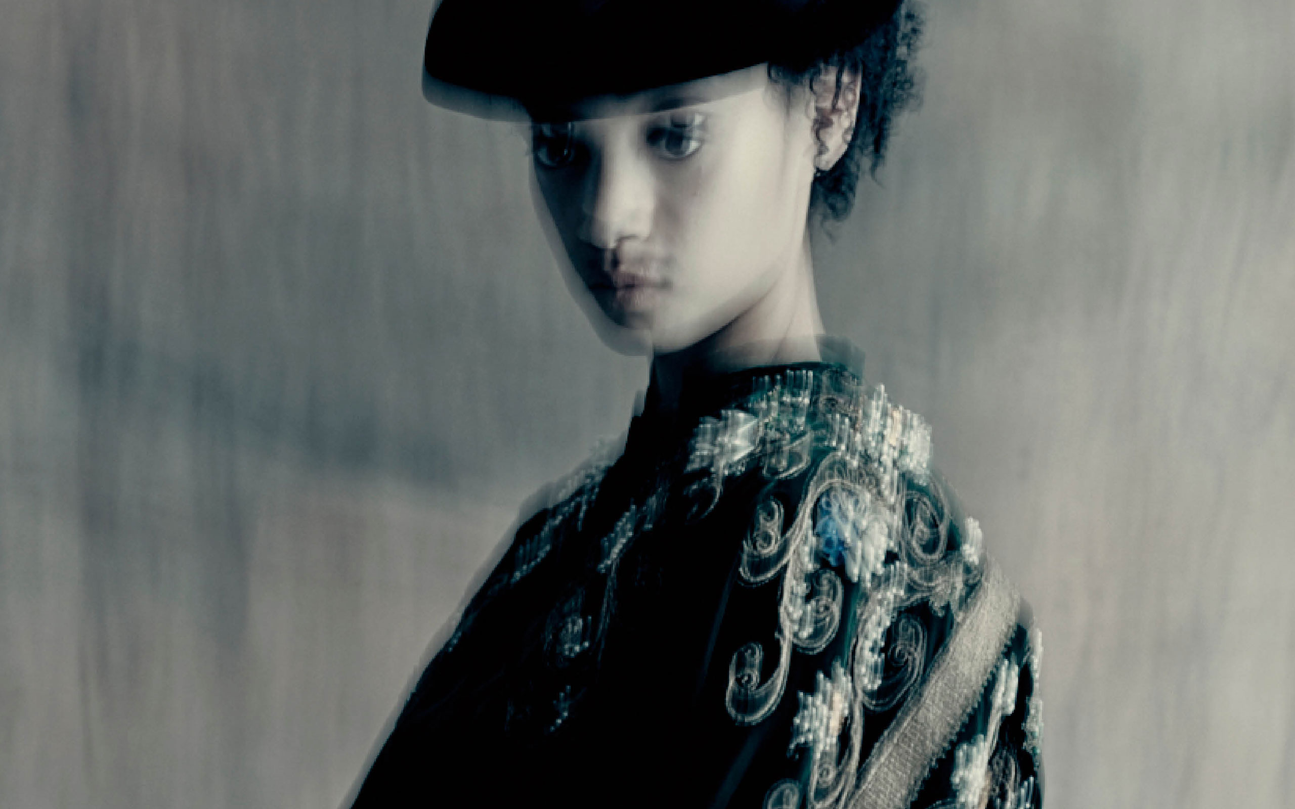 Dior (ディオール) が世界的写真家 Paolo Roversi (パオロ・ロヴェルシ