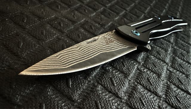 ブラックチタン×ダマスカス鋼を手のひらに。拘りの究極折畳式ミニマム