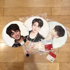 BTS グク うちわ 防弾少年団 団扇 ジョングク 3枚セット➕1枚 - メルカリ