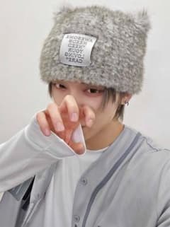 AWESOME NEEDS TXT ヨンジュン 着用 ビーニー 猫耳 ニット帽 - メルカリ