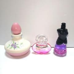 アロマのボトル•フェラガモ香水•アナスイネイルオイルの3点 - メルカリ