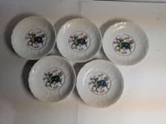 古伊万里、『白磁陽刻・色絵麒麟文輪花皿』、5客、銘・箱無 - メルカリ