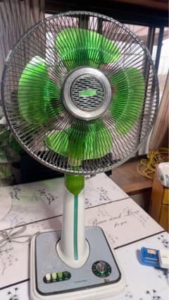 TOSHIBA 卓上扇風機 緑と白 - メルカリ