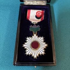 勲五等双光旭日章 勲章 （塗箱入り・略綬付） - メルカリ