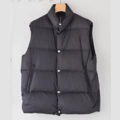 COMOLI コモリ ダウンベスト 23AW - メルカリ