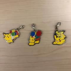 ANA限定 ポケモン 空飛ぶピカチュウキーホルダー - メルカリ