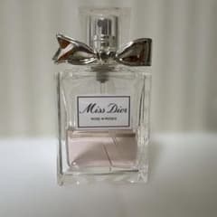 Miss Dior Rose N' Roses 香水 30mlの4割 - メルカリ