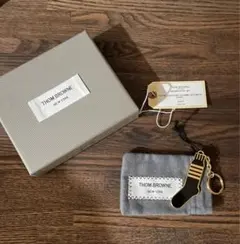 2026年最新】THOM BROWNE キーホルダー・キーリングの人気アイテム