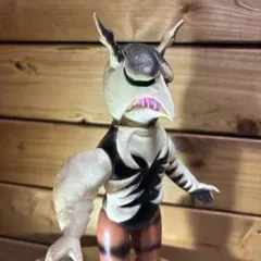 ベアモデル/ワイアール星人 ソフビ - メルカリ