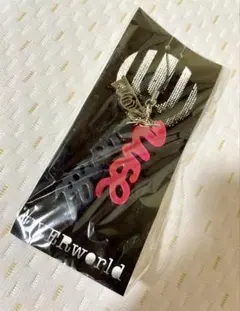 2026年最新】uverworldキーホルダーの人気アイテム - メルカリ