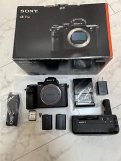 a7R2 ボディー&バッテリー×3＆SD 撮影枚数4734枚！本日限定価格！