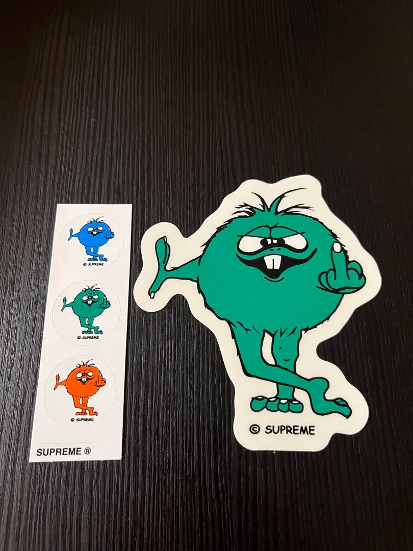 2026年最新】supreme カマチョ ステッカーの人気アイテム - メルカリ