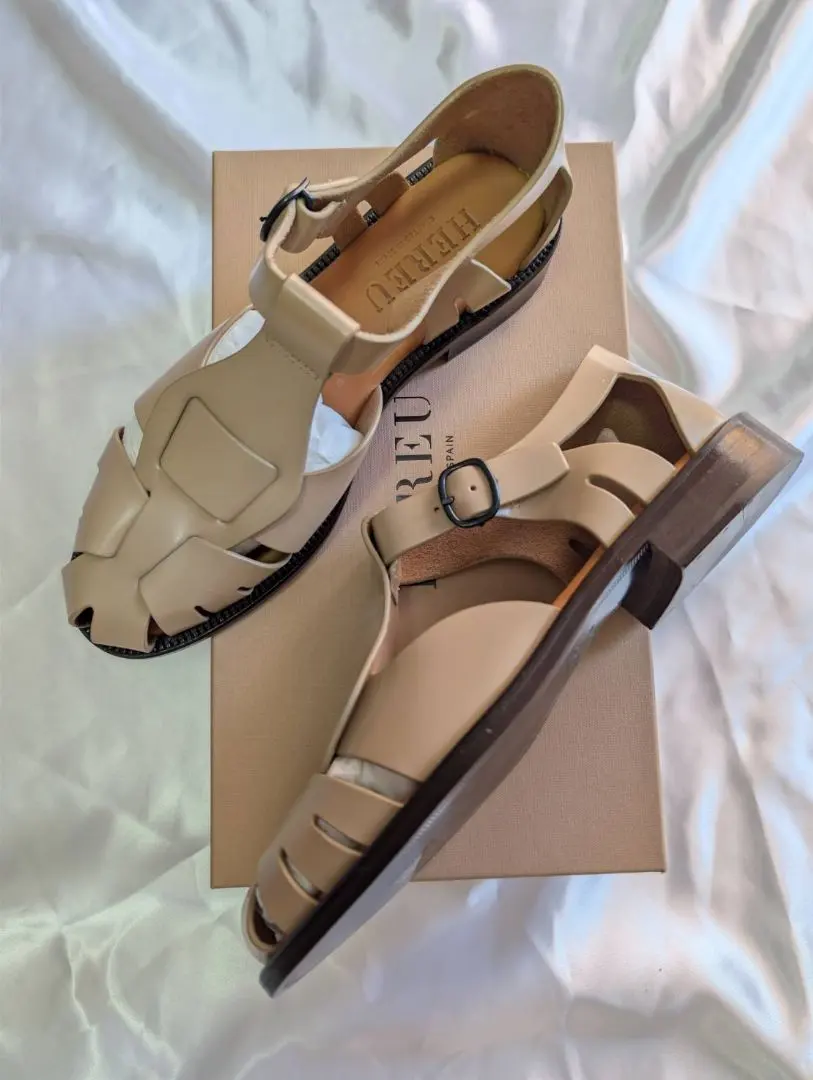 2026年最新】へリュー サンダルの人気アイテム - メルカリ