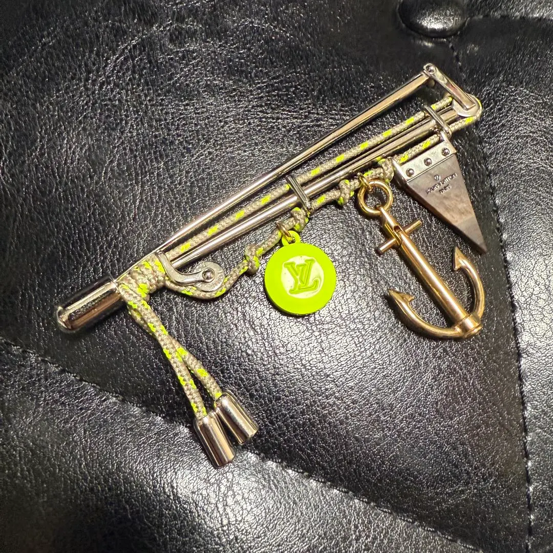 2026年最新】ルイヴィトン ピンブローチの人気アイテム - メルカリ