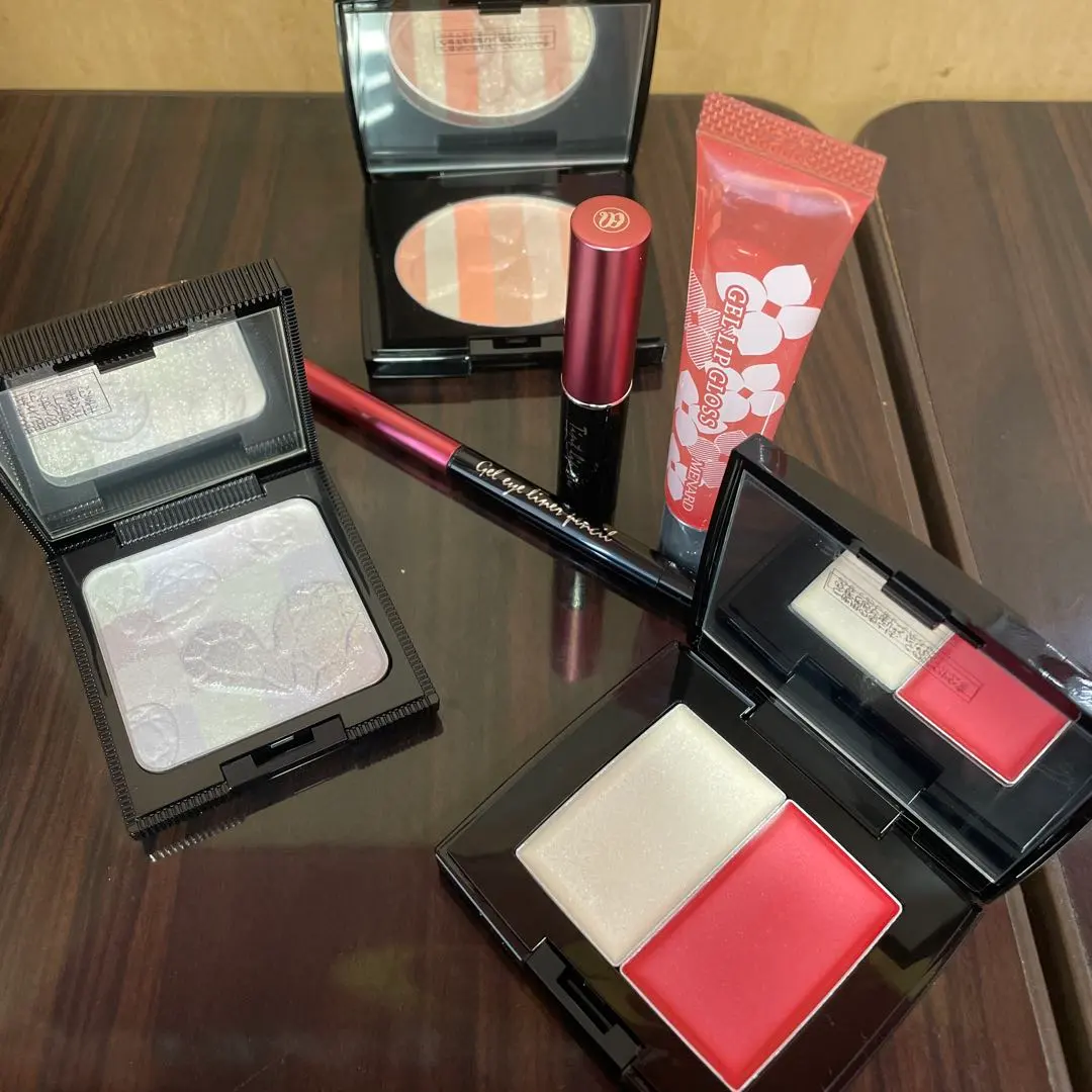 2026年最新】メナード シャイニングコフレの人気アイテム - メルカリ