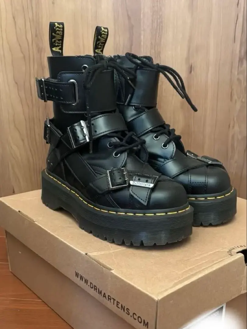 2026年最新】dr.martens jadon strapの人気アイテム - メルカリ