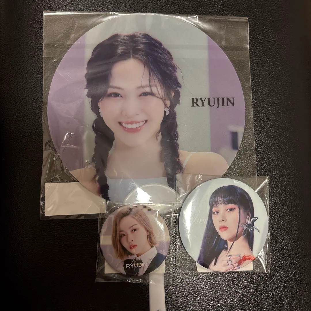 2026年最新】itzy缶バッチの人気アイテム - メルカリ