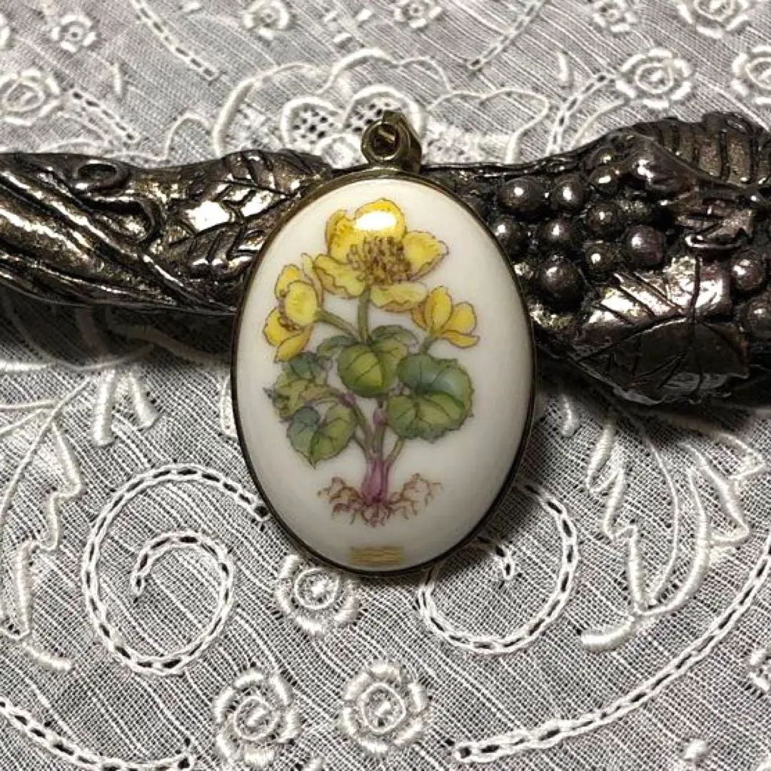 2026年最新】フローラダニカ ブローチの人気アイテム - メルカリ