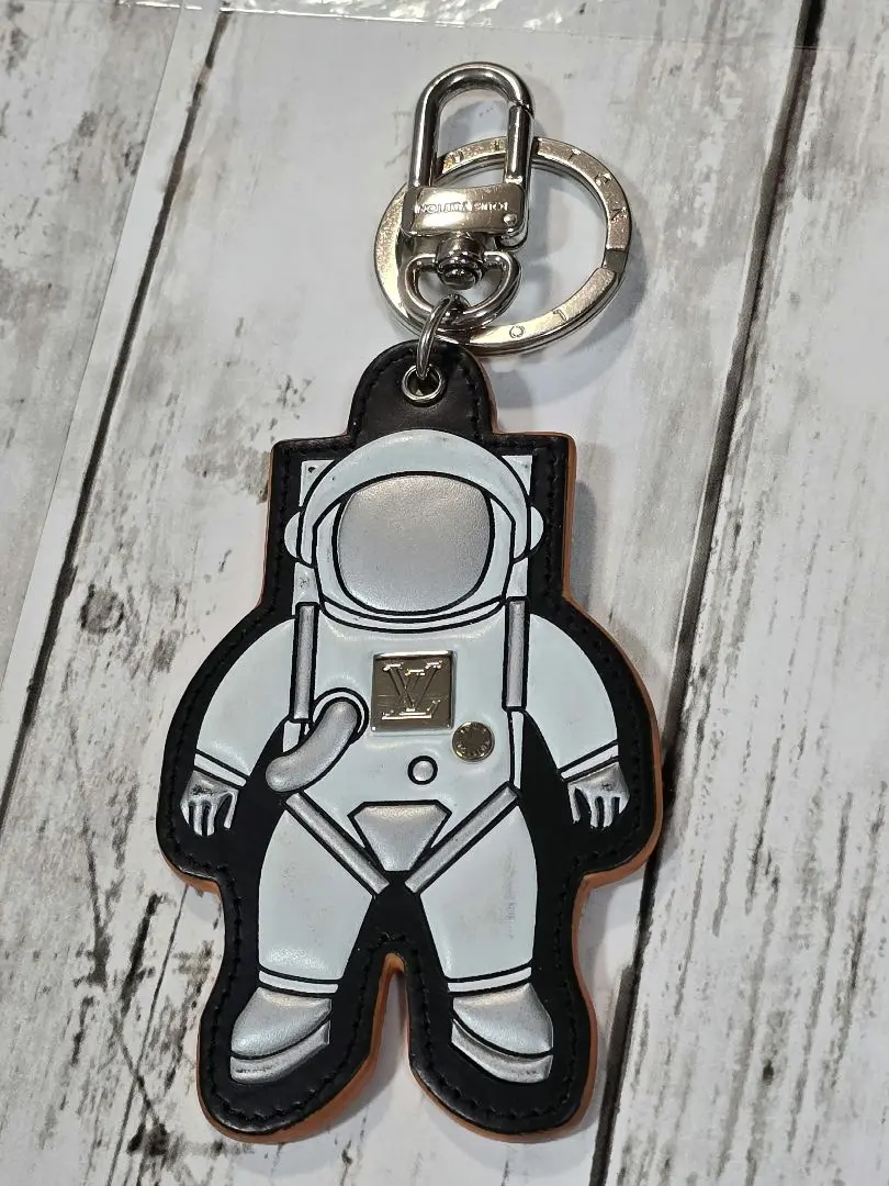 2026年最新】ルイヴィトン キーホルダー 宇宙飛行士の人気アイテム