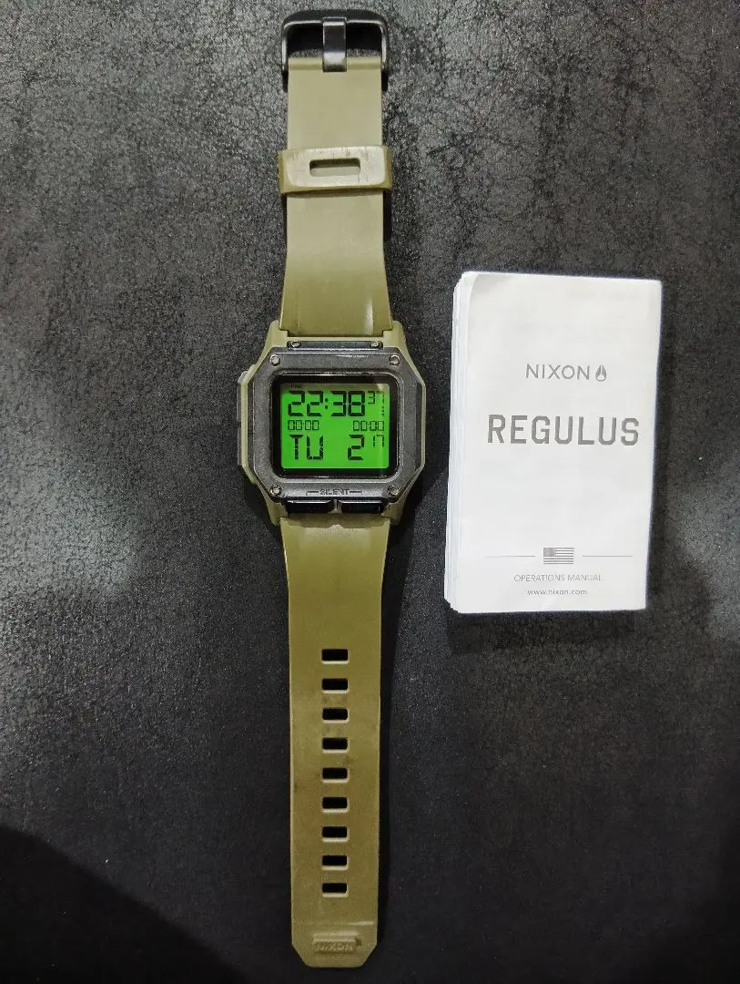2026年最新】nixon regulusの人気アイテム - メルカリ