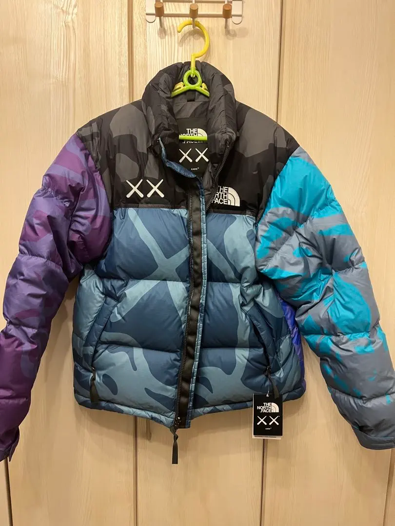 2026年最新】north face kaws ヌプシの人気アイテム - メルカリ
