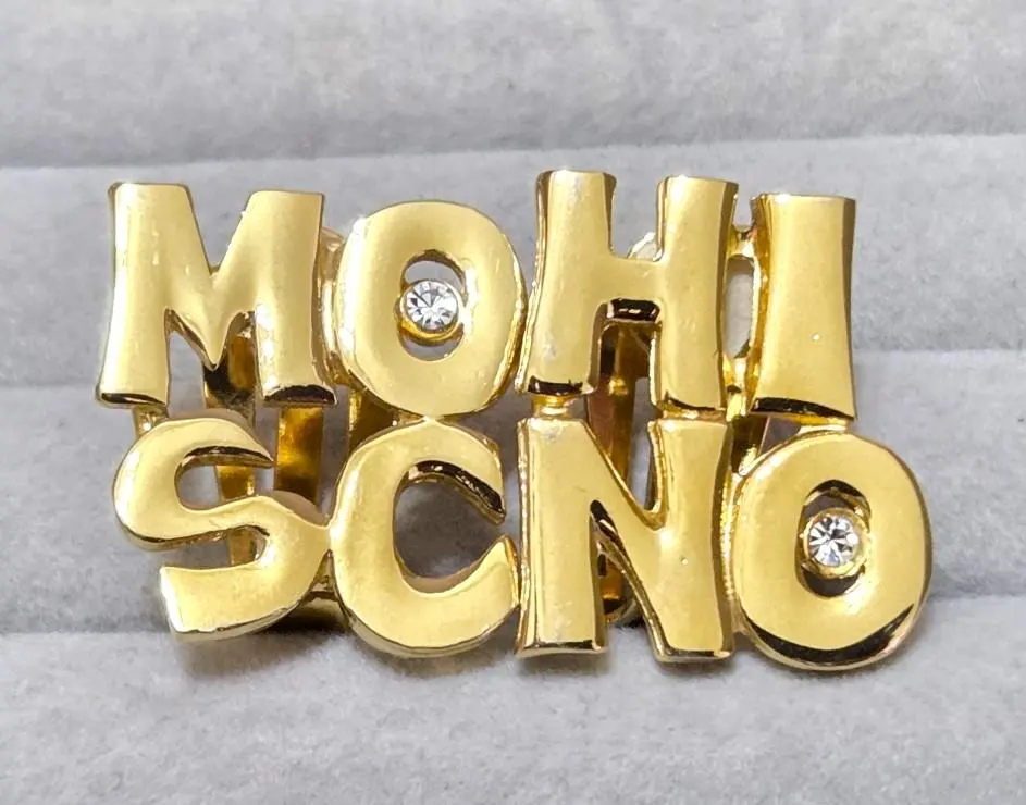 2026年最新】モスキーノブローチの人気アイテム - メルカリ