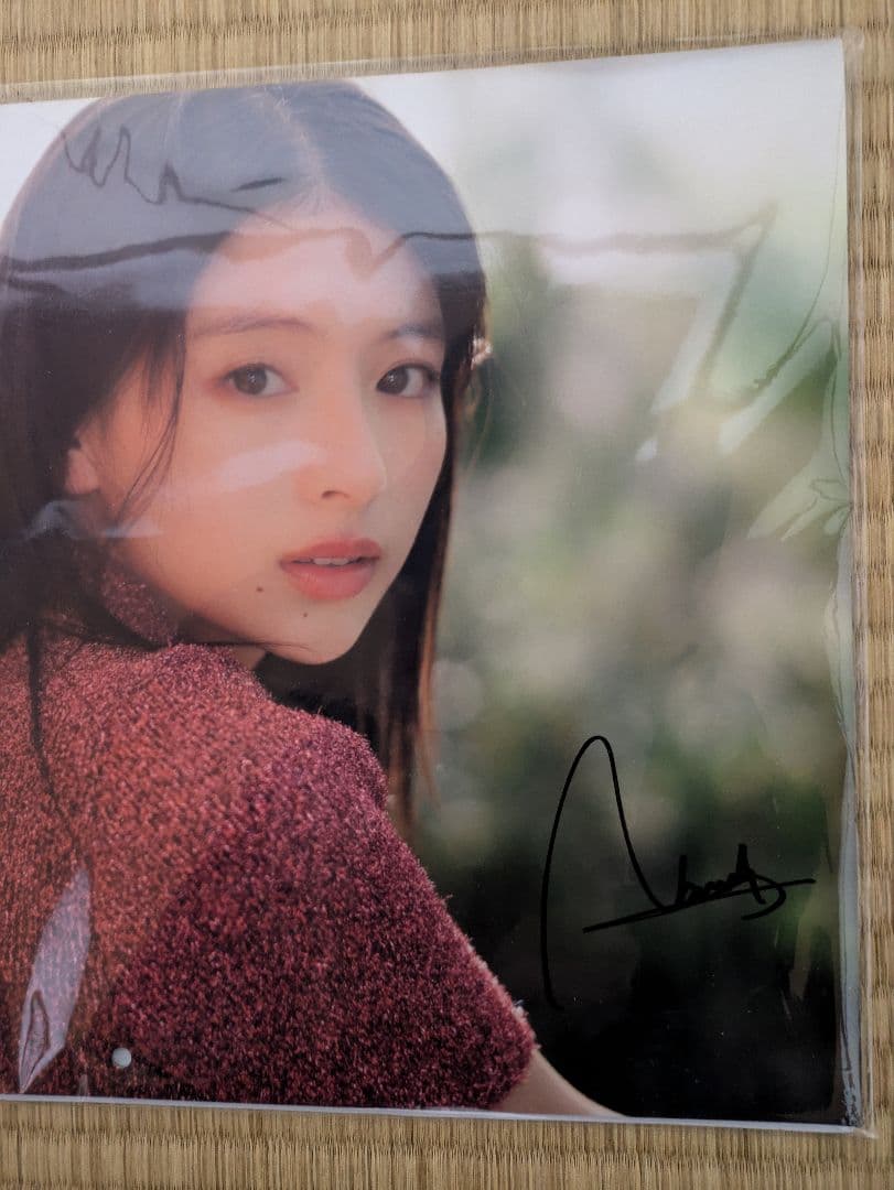 出口夏希 直筆サイン入り 未開封 2025年カレンダー - メルカリ