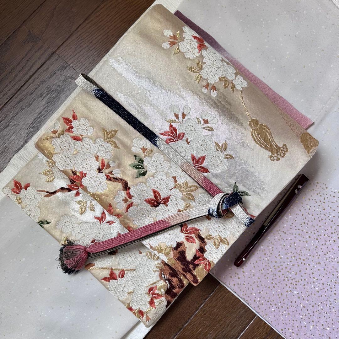 日本の美と願い 唐織袋帯 金地に満開の桜 組紐文様正絹六