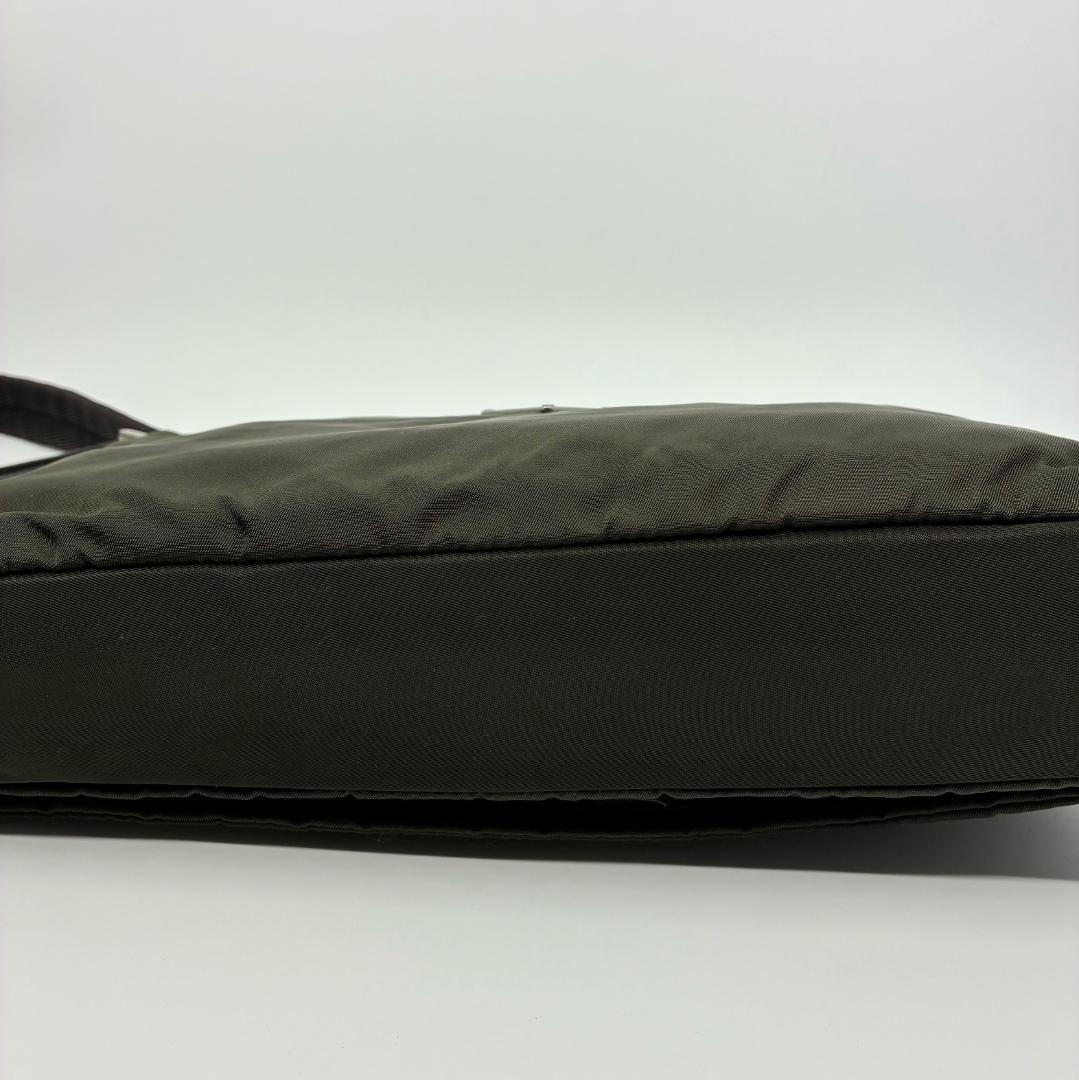 美品 PRADA プラダ ナイロン ショルダーバッグ カーキ A1359B1 - メルカリ