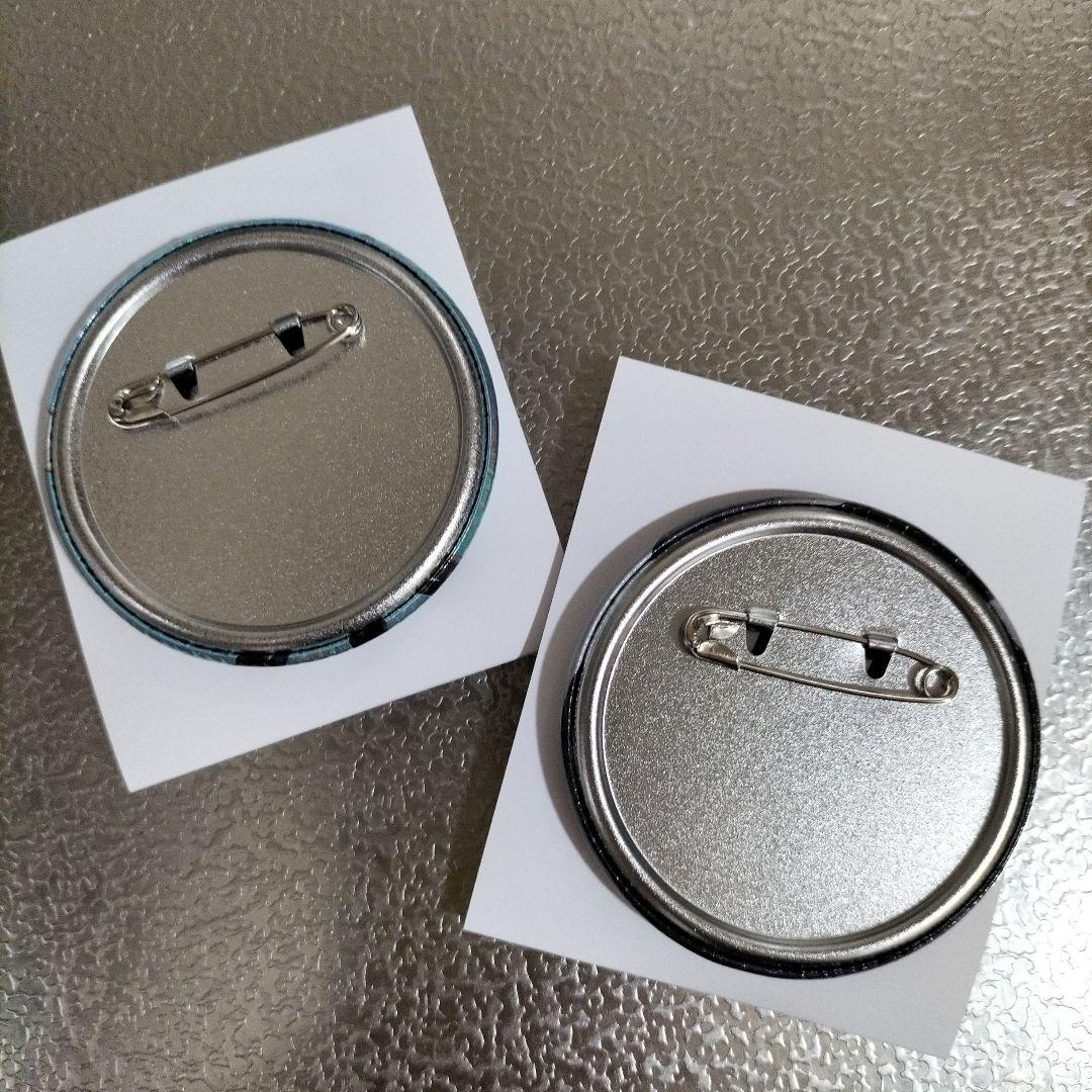 呪術廻戦0 五条悟 プラザ ロフト 缶バッジ Chair:White - メルカリ