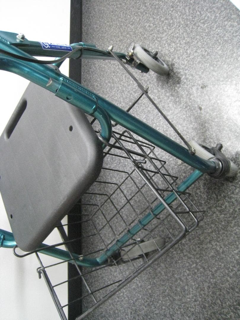 カワムラサイクル】四輪歩行車 KW20 グリーン バスケット付き