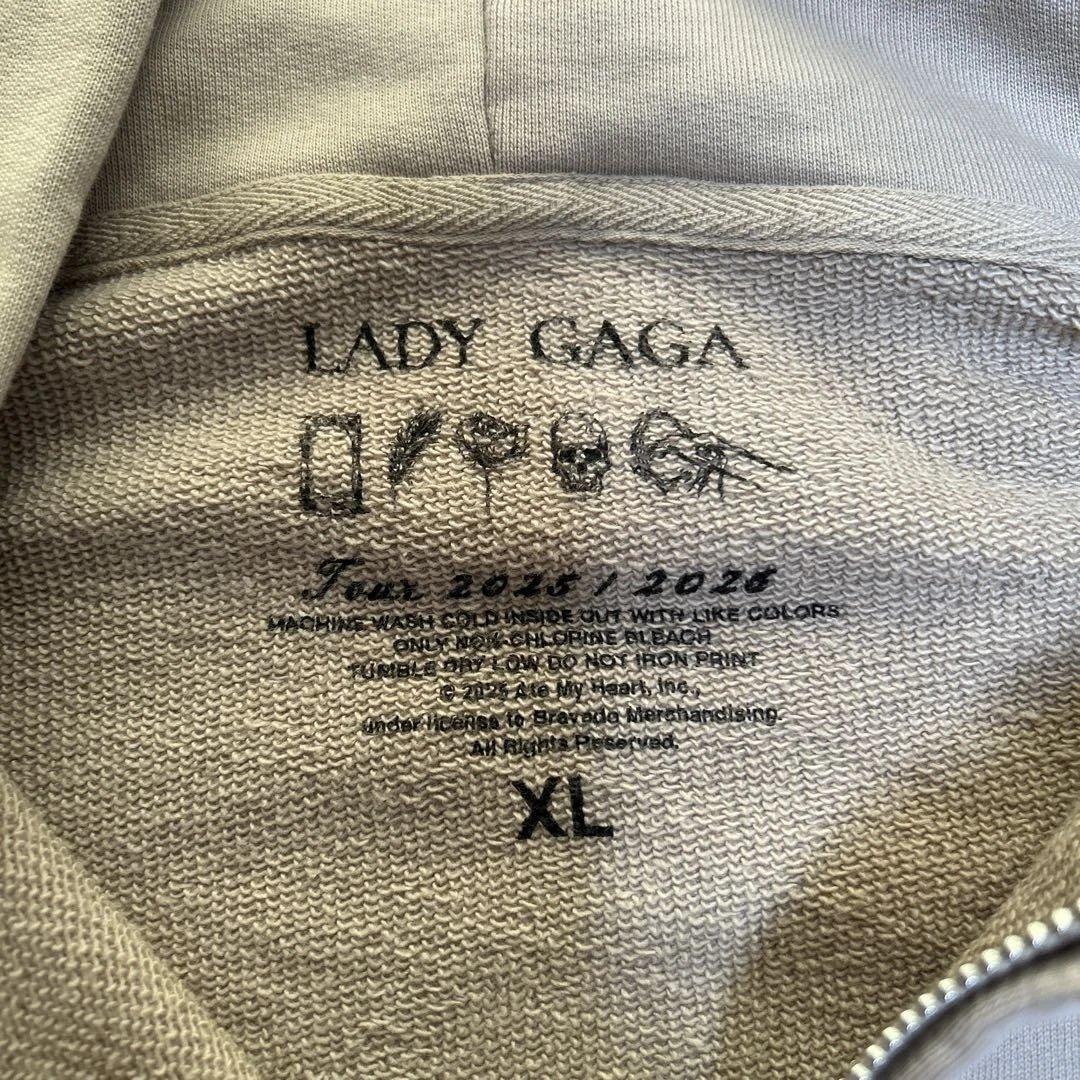 最終値下げ！新品2026年レディーガガライブパーカー ベージュ - メルカリ