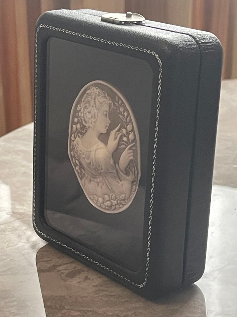 新品】FCO氏作 女性彫刻 高級シェルカメオルース 60mm×45mm