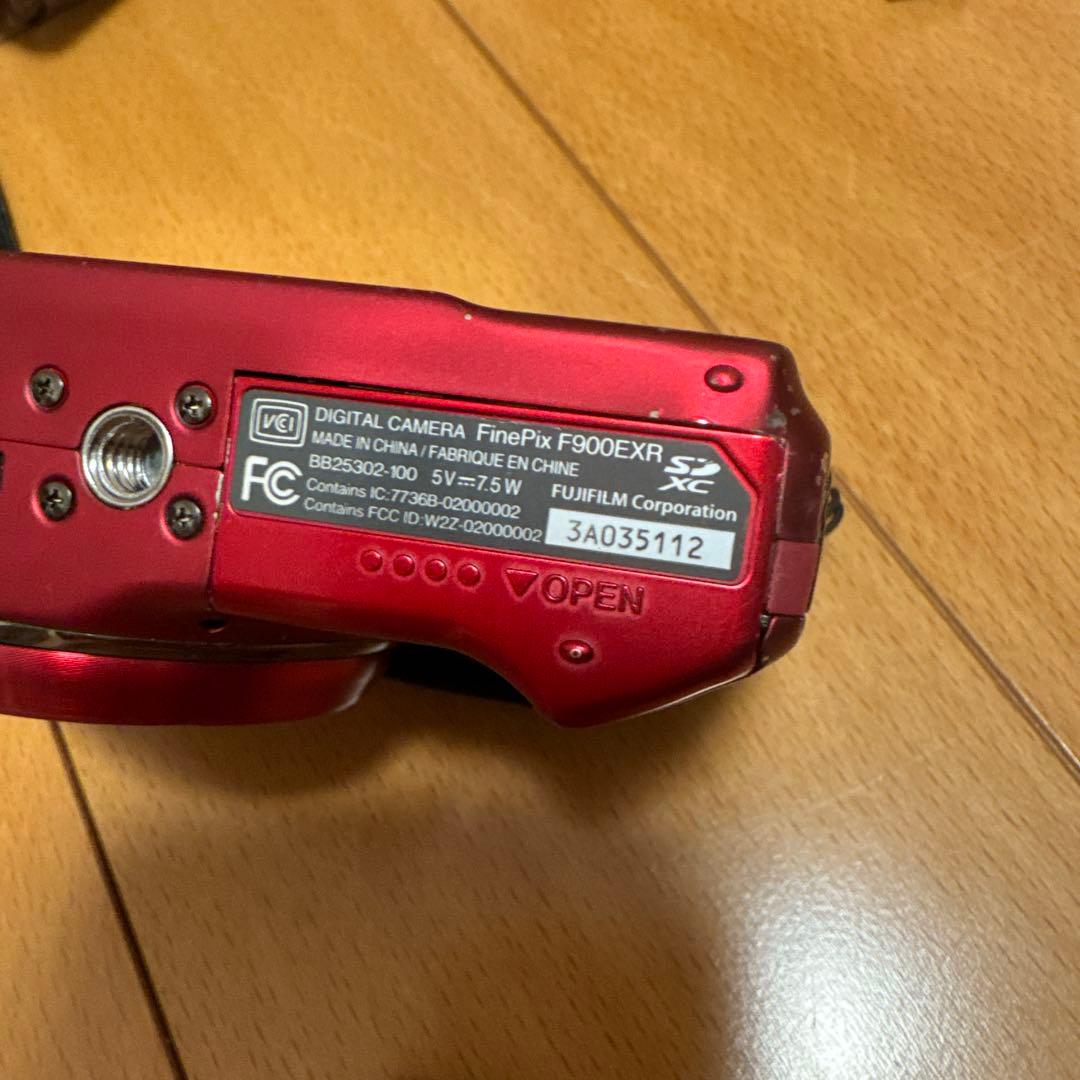 Canon EOSKiss x4 FUJIFILM Fine Pix F900 Canon Digital SLR Camera