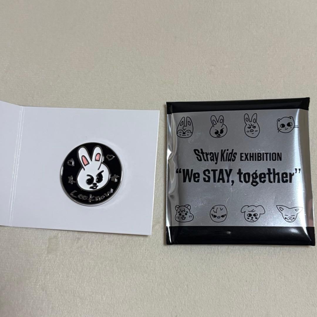 StrayKids スキズ 展示会 ランダムピンバッジ リノ リービット - メルカリ
