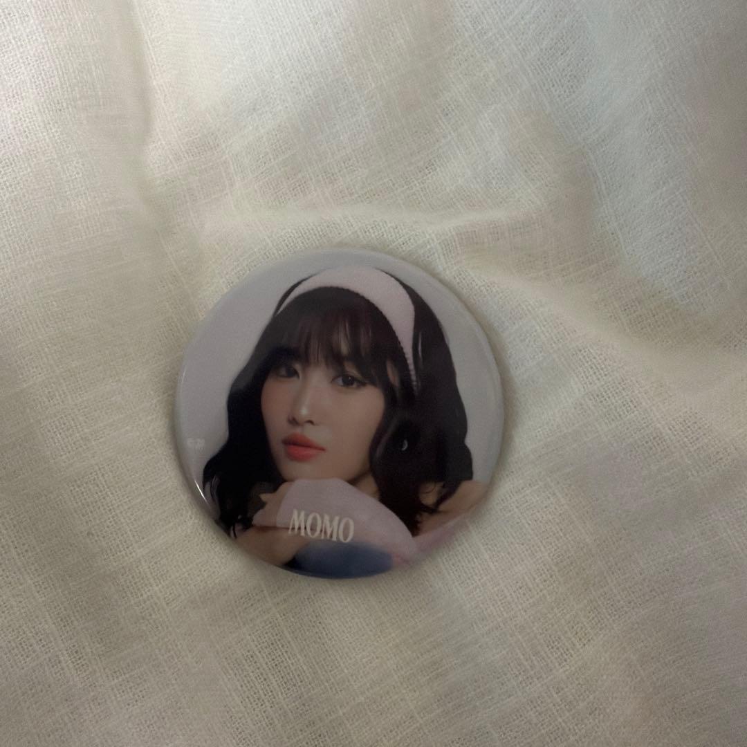 MOMO ピンバッジ - メルカリ