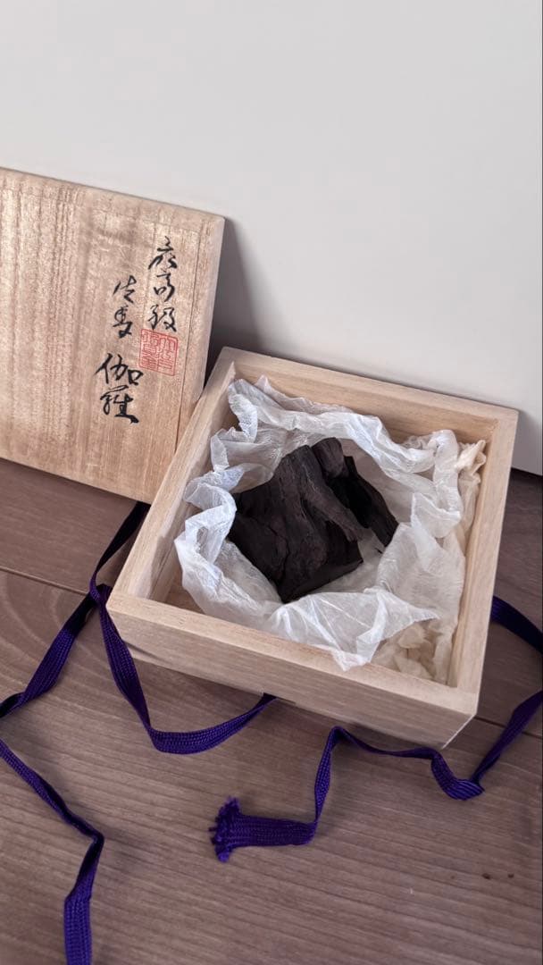 最高級　沈香《伽羅》老舗香木店落款　83g 香木　沈香　茶道具　ベトナム産　伽羅