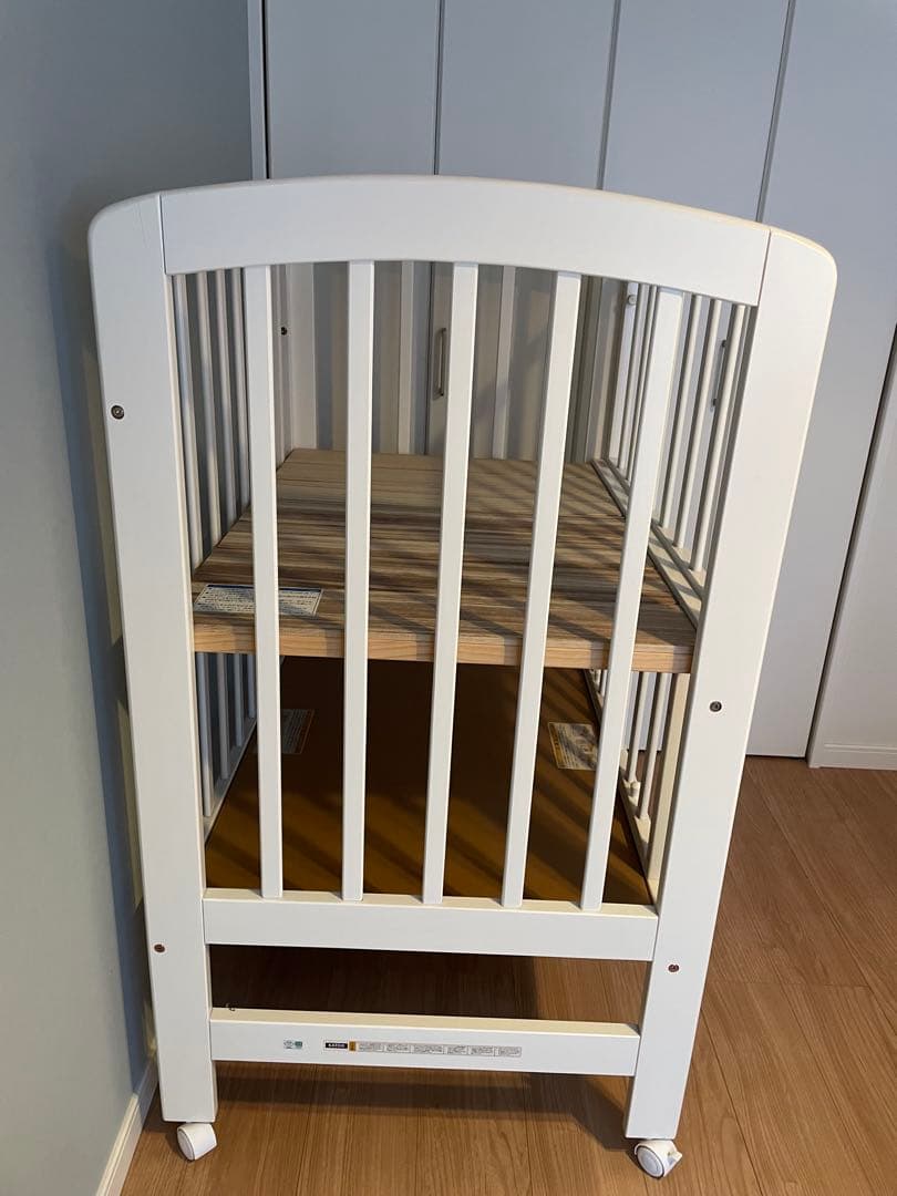 福岡市内引取り希望☆木製ベビーベッド ホワイト キャスター付き