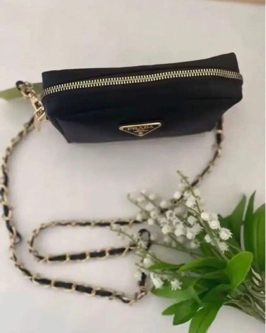 新品✨ プラダ ノベルティ ポーチ ショルダーバック ブラック - メルカリ