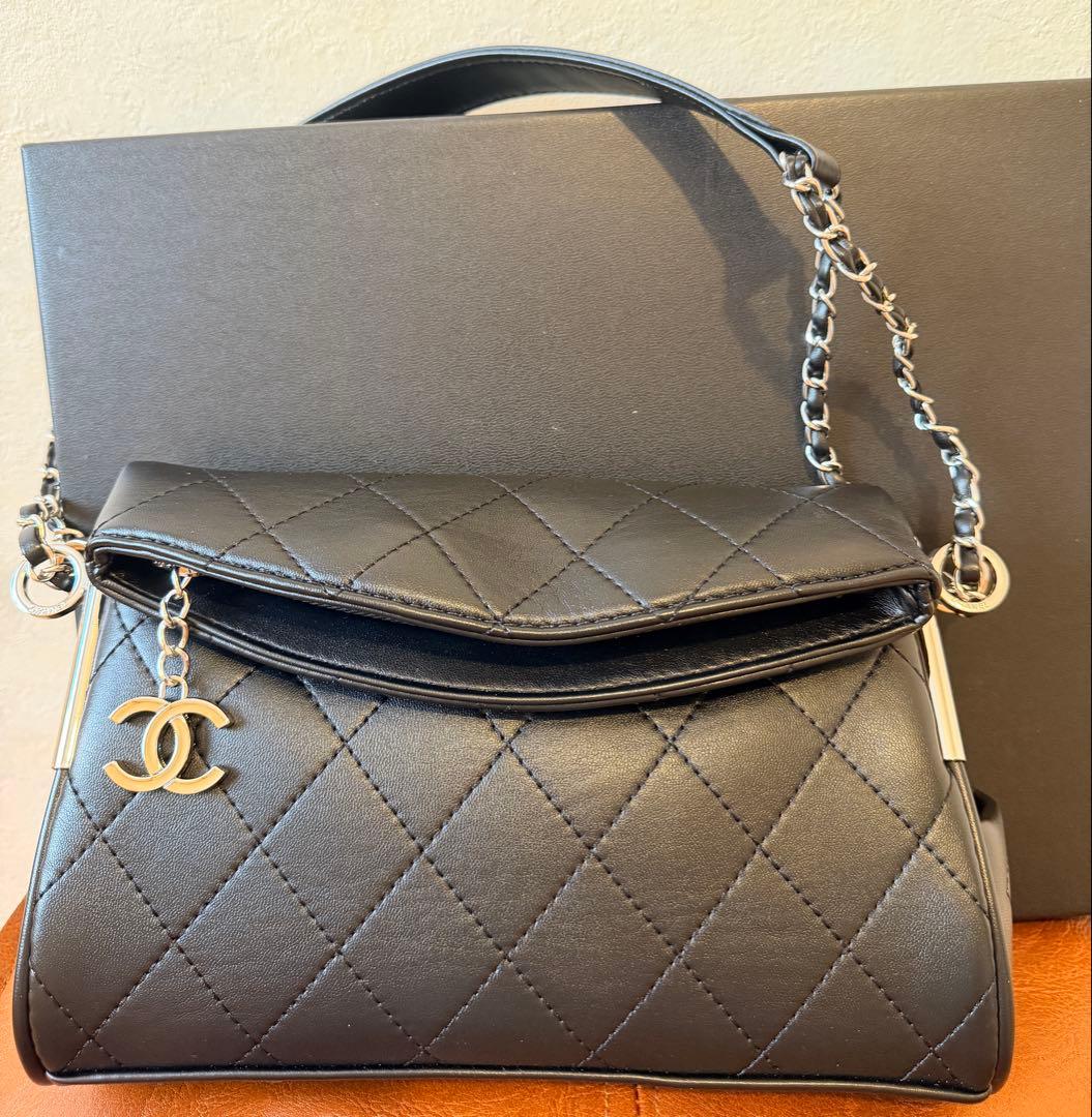 【入手困難・1点限り】キルティング チェーンバッグ ブラック希少ノベルティ 美品 キルティング チェーンバック,キルティング バック【上質本革