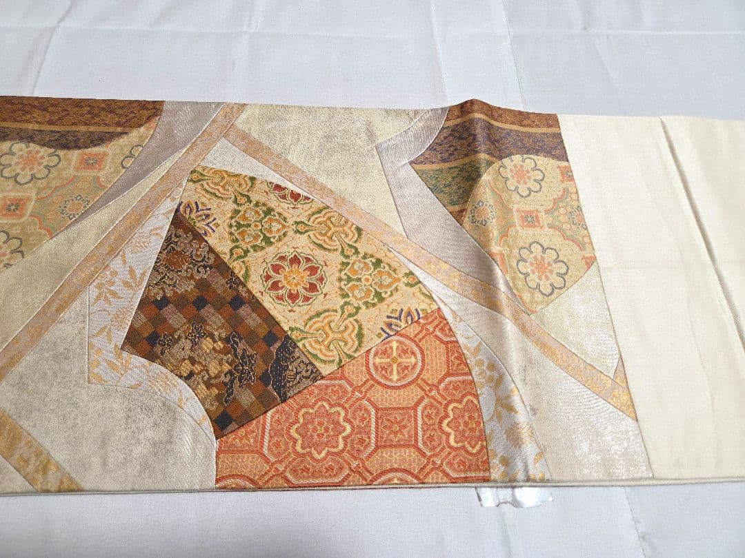 A 切嵌 正倉院文様 金糸 白 唐草唐花 蜀江文 六通 正絹 フォーマルな