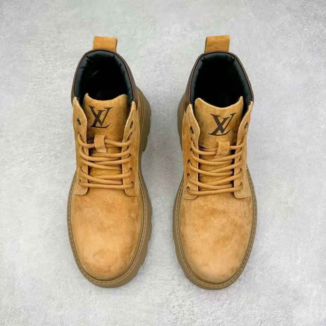LVロゴ スエード ベージュ ハイカットブーツ - メルカリ